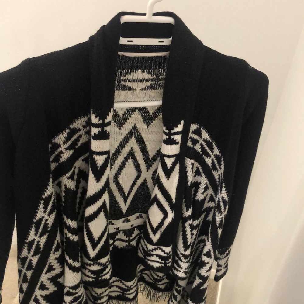 Black and white designed cardigan